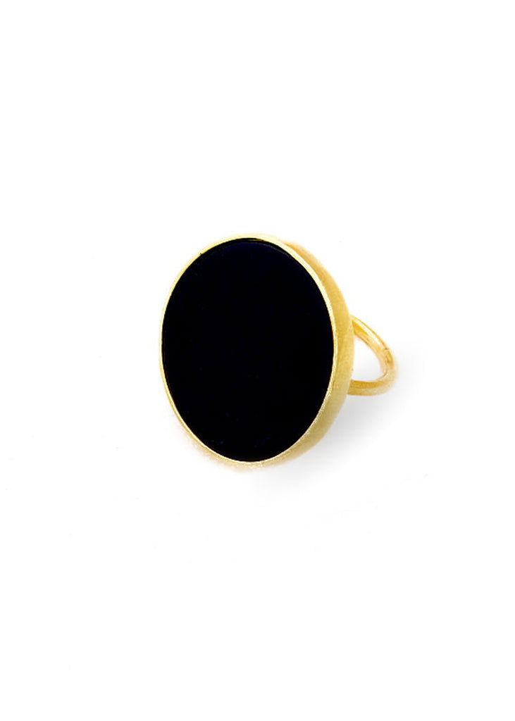 Alure. Gold plated sterling silver ring with a large, flat, black onyx stone