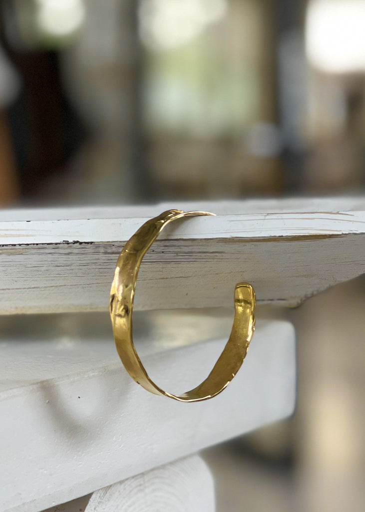 Tornado Small. Gold plated brass, adjustable bracelet with an all around wavy finish.