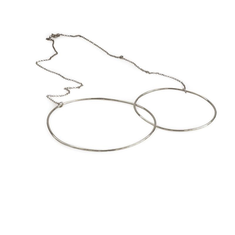 Galilei. Silver chain necklace, with two interlocked links, placed on a completely white background