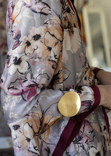 woman's hand,with 3rd-floor handmade Cosmos bracelet gold
