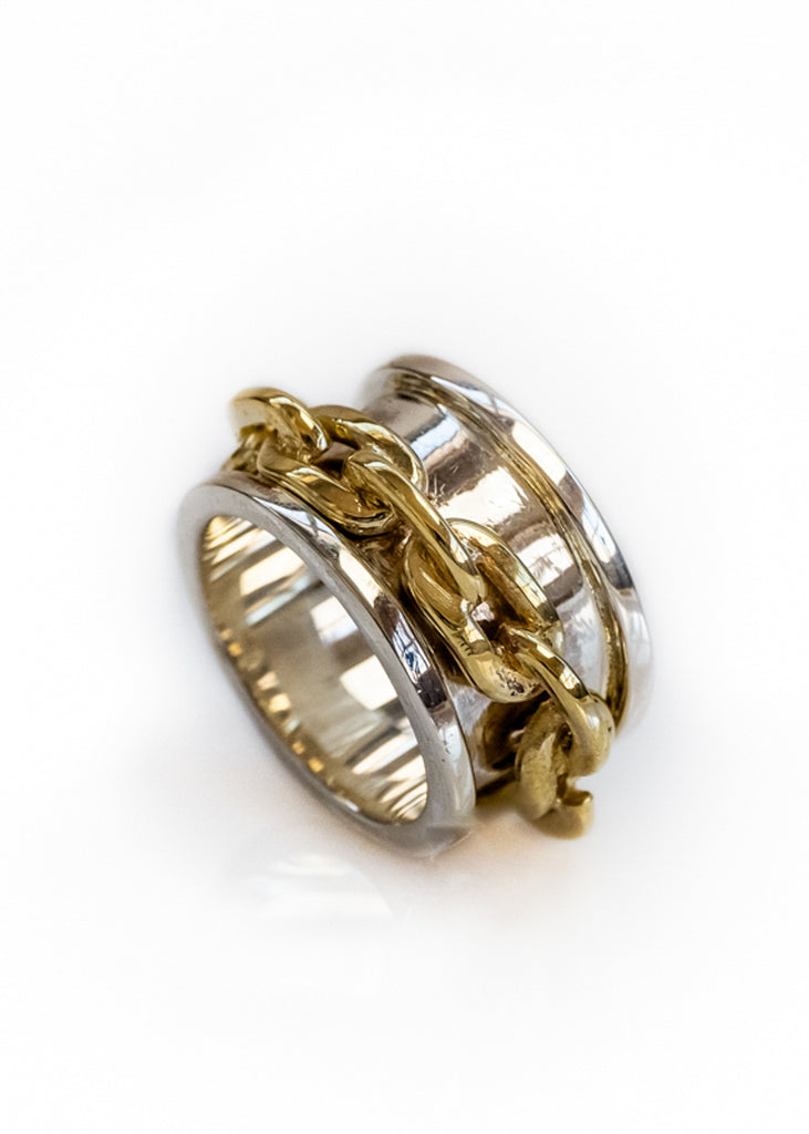 Χειροποίητο δαχτυλίδι Brazil δίχρωμο με ασημένια βάση και βεράκι σε σχήμα αλυσίδας χρυσό 