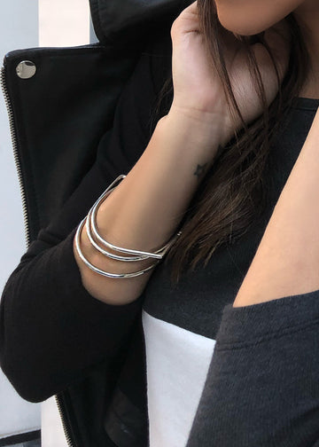 girl, with 3rd-floor Shape Drop bracelets-silver