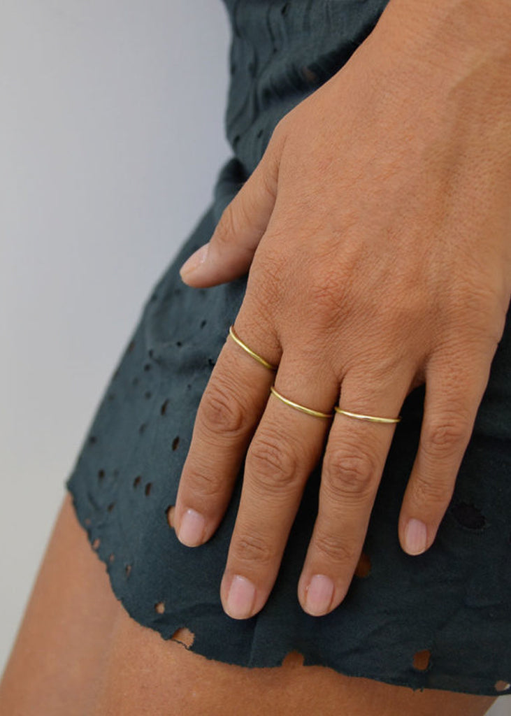 γυναικείο χέρι με 3rdfloor Δαχτυλίδια  Full Circle Ring Ασημί